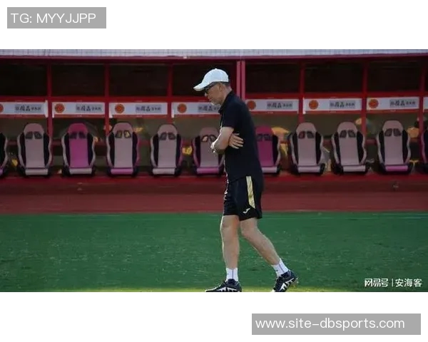 中甲广西赛区因观众互掷水杯事件遭中足联通报批评引发关注 中甲广西赛区因观众互掷水杯事件遭中足联通报批评引发关注