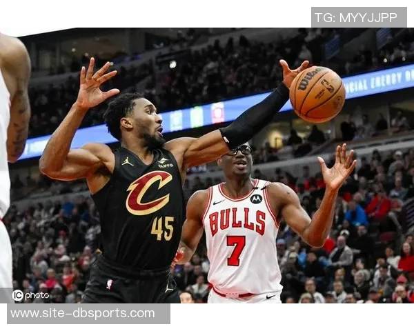 阿伦轻松发挥12投7中贡献20分7篮板2助攻1抢断展现出色状态