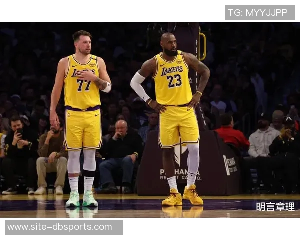 詹姆斯助力八村频频攻筐展现默契配合引发球迷热议