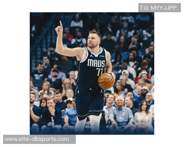 克莱首节短暂出战5分钟表现平平仅得4分助球队开局稳健 克莱首节短暂出战5分钟表现平平仅得4分助球队开局稳健