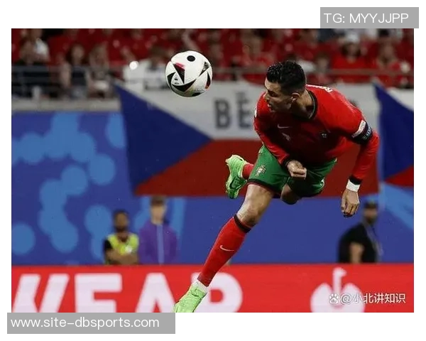 C罗补时任意球前自我激励却遗憾失误未能助队逆转胜局 C罗补时任意球前自我激励却遗憾失误未能助队逆转胜局