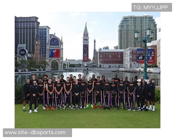 太阳新赛季首发阵容揭晓布克领衔格雷森阿伦与狄龙强势加盟