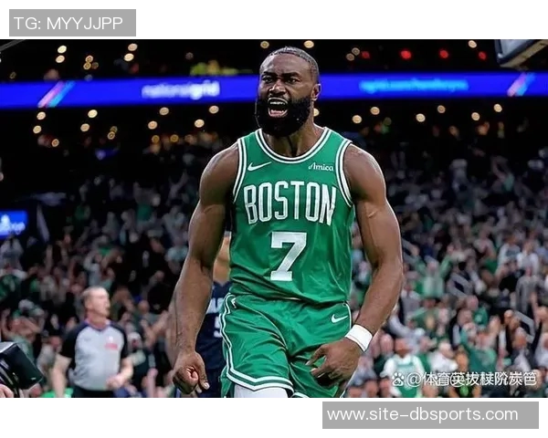 杰伦布朗带领球队逆转胜利关键第三节独得15分助力取胜